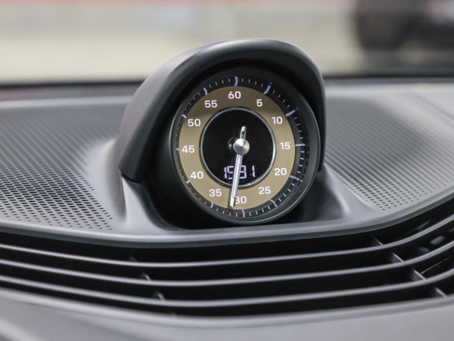 Porsche Taycan I Москва  - изображение 21