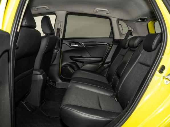 Honda Fit III с пробегом 2016 года, цена 895 000 рублей, 214423 км, хэтчбек, Автокод Объявления