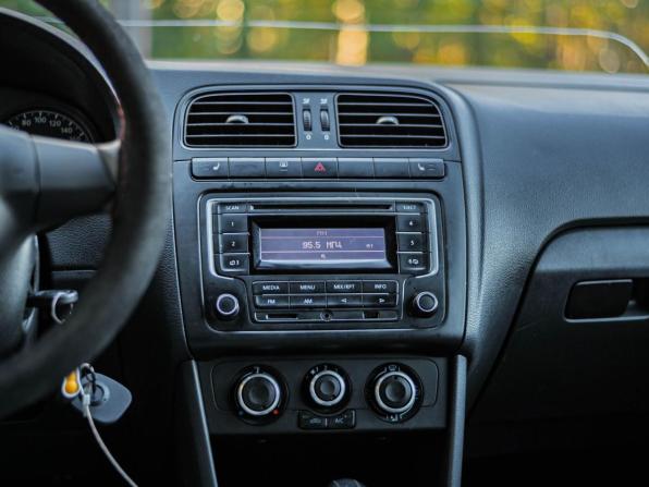 Volkswagen Polo V с пробегом 2015 года, цена 750 000 рублей, 274335 км, седан, Автокод Объявления