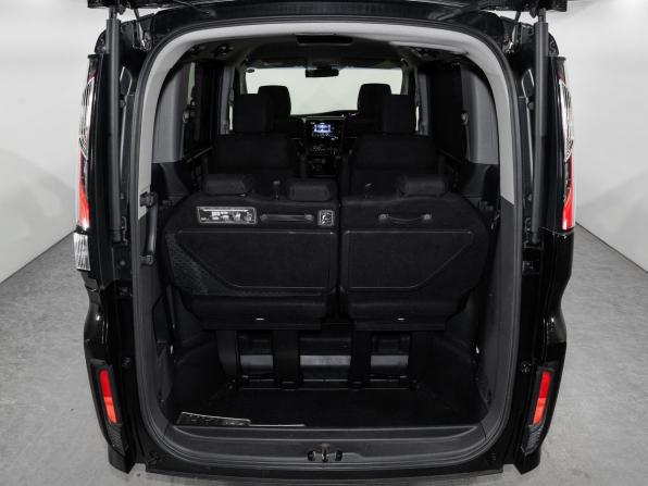Honda Stepwgn V Рестайлинг с пробегом 2017 года, цена 2 299 500 рублей, 78450 км, минивэн, Автокод Объявления