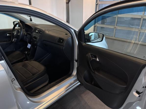 Volkswagen Polo V с пробегом 2015 года, цена 690 000 рублей, 240739 км, седан, Автокод Объявления