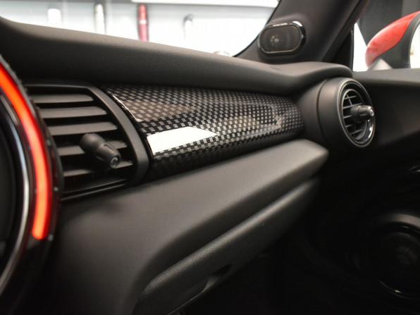 Mini Hatch III (F55/F56) Рестайлинг с пробегом 2018 года, цена 2 798 000 рублей, 70826 км, хэтчбек, Автокод Объявления