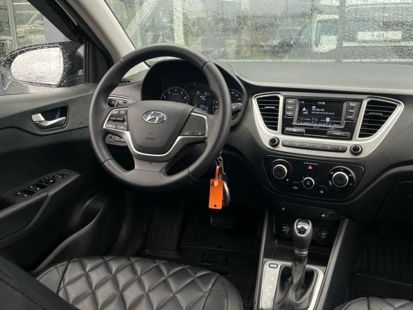 Hyundai Solaris II Рестайлинг с пробегом 2021 года, цена 1 570 000 рублей, 43126 км, седан, Автокод Объявления