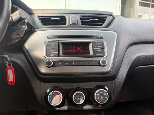 Kia Rio III Рестайлинг с пробегом 2015 года, цена 955 000 рублей, 134733 км, хэтчбек, Автокод Объявления