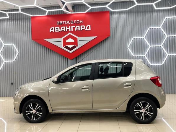 Renault Sandero II с пробегом 2016 года, цена 775 000 рублей, 102927 км, хэтчбек, Автокод Объявления