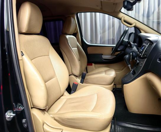 Hyundai H-1 II Рестайлинг 2 с пробегом 2019 года, цена 2 333 000 рублей, 253247 км, минивэн, Автокод Объявления