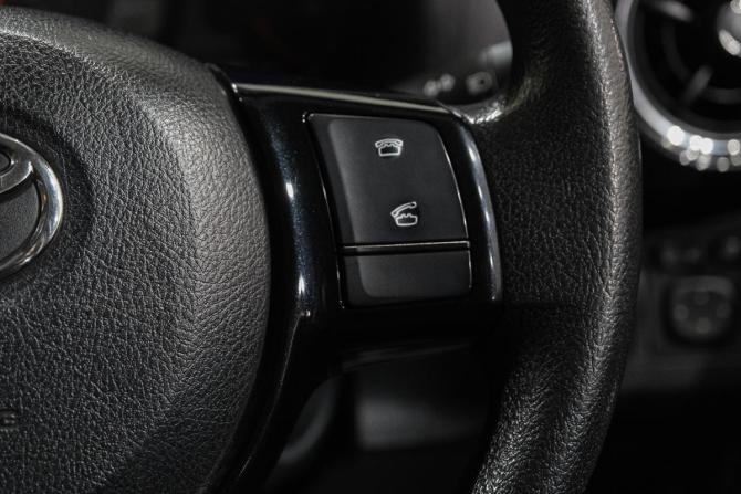 Toyota Vitz III (XP130) Рестайлинг 2 с пробегом 2018 года, цена 999 000 рублей, 140200 км, хэтчбек, Автокод Объявления