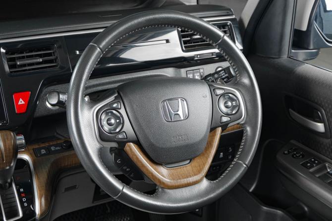 Honda Stepwgn V Рестайлинг с пробегом 2020 года, цена 2 449 000 рублей, 92000 км, минивэн, Автокод Объявления
