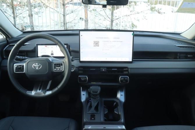 Toyota RAV4 VI (XA60) с пробегом 2025 года, цена 4 850 000 рублей, 10 км, внедорожник, Автокод Объявления