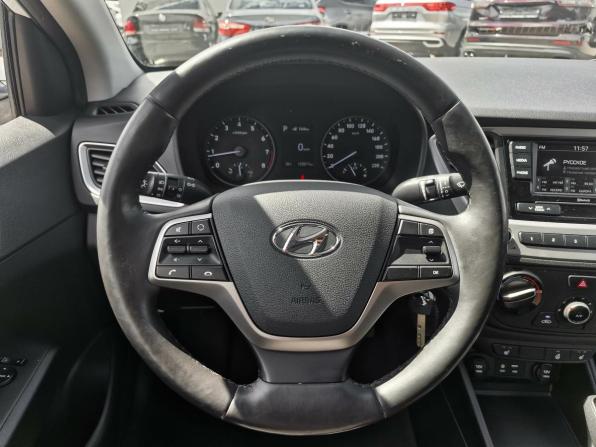 Hyundai Solaris II с пробегом 2017 года, цена 1 345 000 рублей, 122511 км, седан, Автокод Объявления