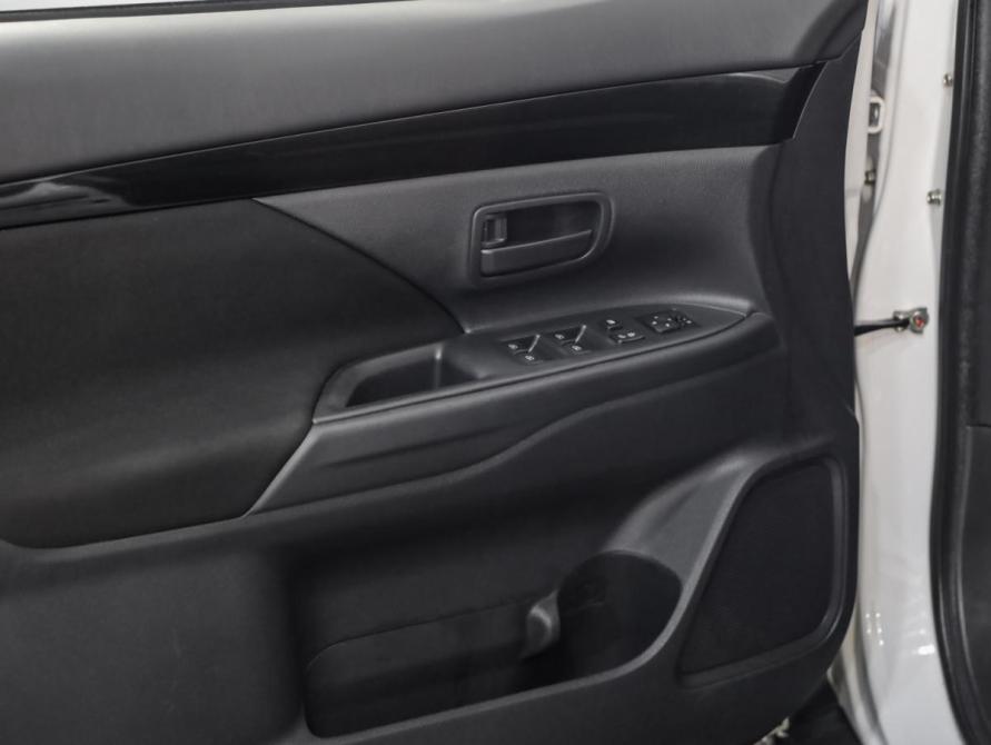 Mitsubishi Outlander III Рестайлинг 3 Санкт-Петербург  - изображение 17