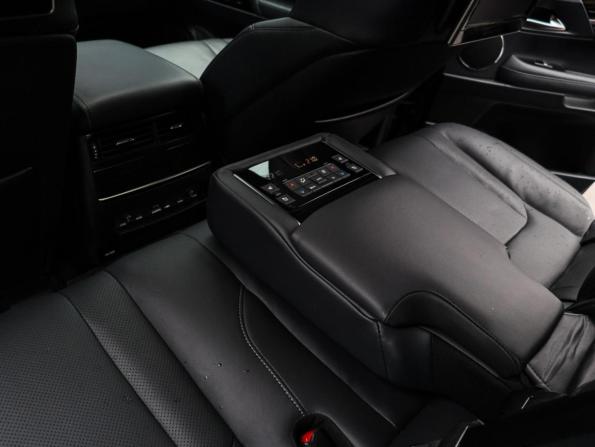 Lexus LX III Рестайлинг 2 с пробегом 2018 года, цена 10 990 000 рублей, 35821 км, внедорожник, Автокод Объявления