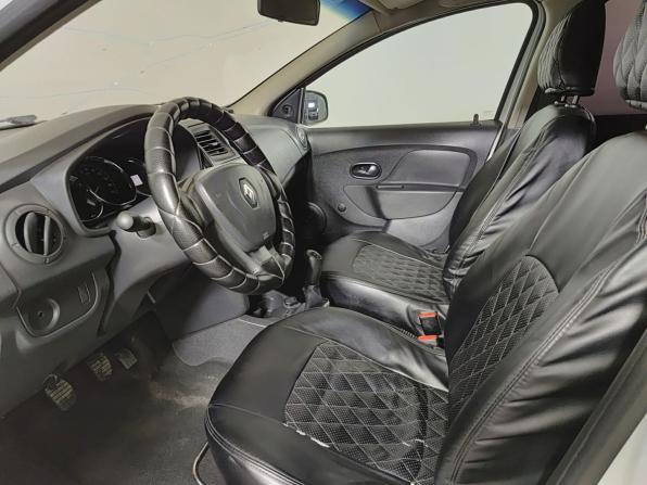 Renault Logan II с пробегом 2017 года, цена 330 000 рублей, 575257 км, седан, Автокод Объявления