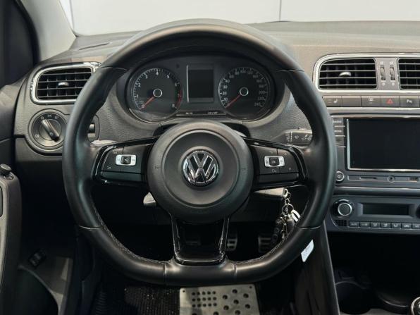 Volkswagen Polo V Рестайлинг с пробегом 2018 года, цена 1 105 000 рублей, 215425 км, седан, Автокод Объявления