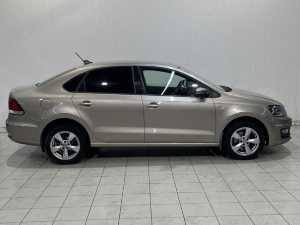 Volkswagen Polo V Рестайлинг с пробегом 2017 года, цена 995 000 рублей, 115678 км, седан, Автокод Объявления