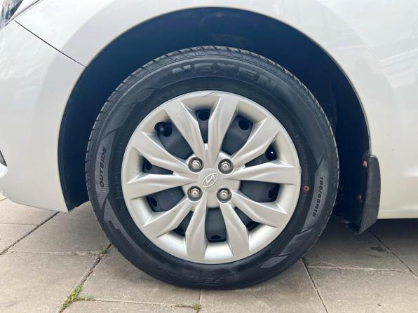 Hyundai Solaris II с пробегом 2019 года, цена 1 400 000 рублей, 143030 км, седан, Автокод Объявления