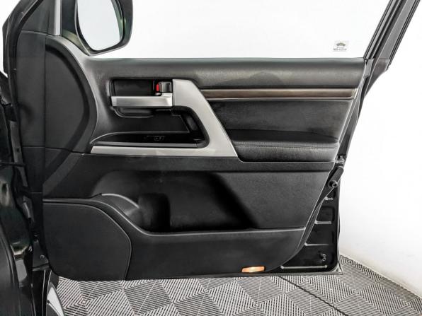 Toyota Land Cruiser 200 Series Рестайлинг 2 с пробегом 2019 года, цена 5 200 000 рублей, 253525 км, внедорожник, Автокод Объявления