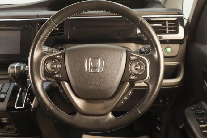 Honda Stepwgn V с пробегом 2015 года, цена 2 129 000 рублей, 138600 км, минивэн, Автокод Объявления