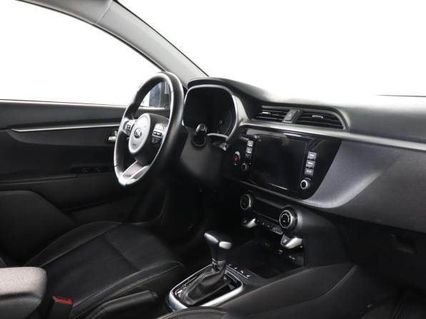 Kia Rio IV Рестайлинг с пробегом 2021 года, цена 2 144 000 рублей, 40317 км, хэтчбек, Автокод Объявления