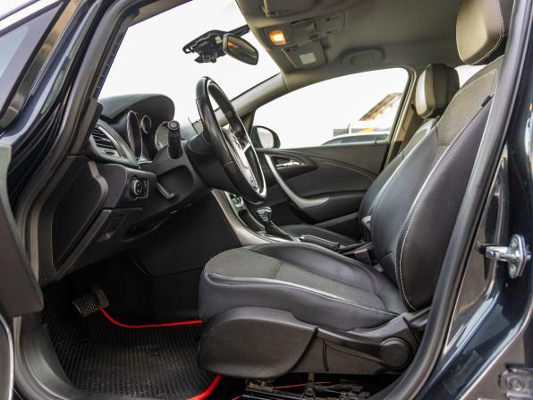 Opel Astra J с пробегом 2011 года, цена 618 000 рублей, 174981 км, хэтчбек, Автокод Объявления