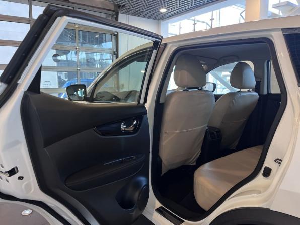 Nissan Qashqai II с пробегом 2016 года, цена 2 045 000 рублей, 27673 км, внедорожник, Автокод Объявления