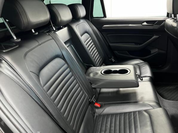 Volkswagen Passat B8 с пробегом 2018 года, цена 2 730 000 рублей, 278760 км, универсал, Автокод Объявления
