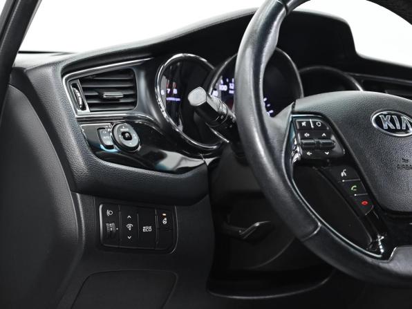 Kia Ceed II Рестайлинг с пробегом 2017 года, цена 1 049 000 рублей, 84000 км, хэтчбек, Автокод Объявления