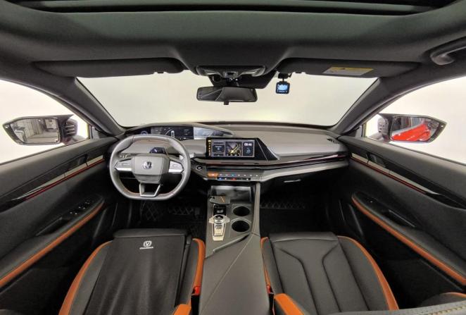 Changan UNI-V I с пробегом 2023 года, цена 2 290 000 рублей, 24778 км, лифтбек, Автокод Объявления