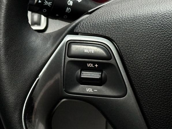 Kia Rio III Рестайлинг с пробегом 2017 года, цена 1 209 000 рублей, 137615 км, седан, Автокод Объявления