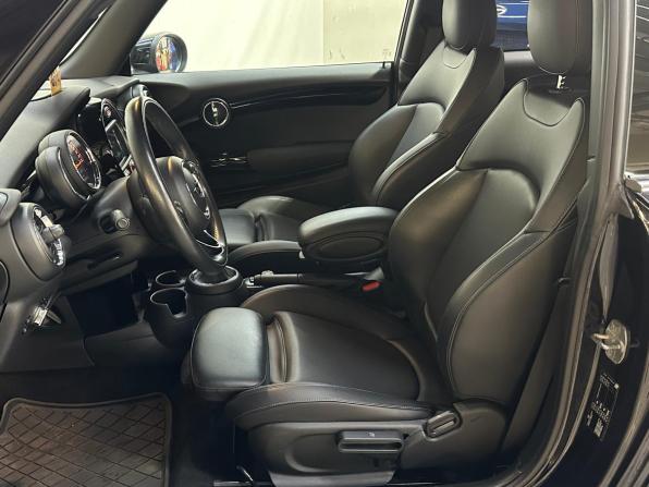 Mini Hatch III (F55/F56) Рестайлинг с пробегом 2020 года, цена 2 120 000 рублей, 85157 км, хэтчбек, Автокод Объявления
