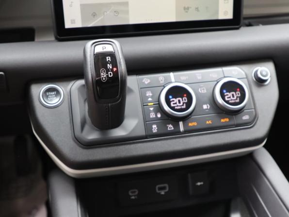 Land Rover Defender II с пробегом 2020 года, цена 4 190 000 рублей, 109793 км, внедорожник, Автокод Объявления