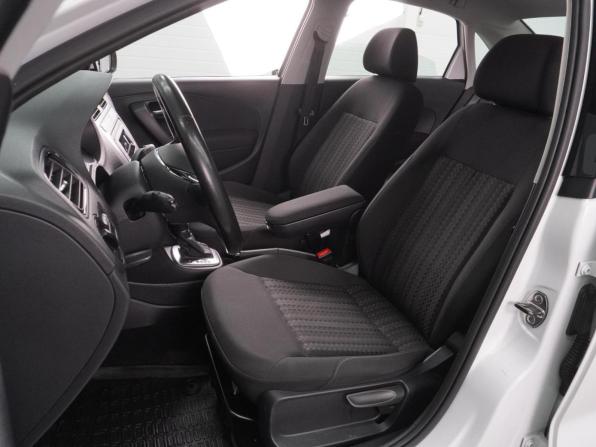 Volkswagen Polo V Рестайлинг с пробегом 2019 года, цена 1 350 000 рублей, 98923 км, седан, Автокод Объявления