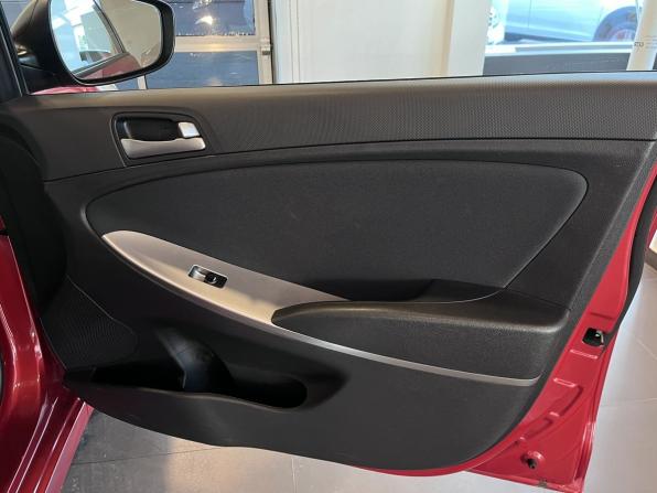 Hyundai Solaris I Рестайлинг с пробегом 2015 года, цена 1 270 000 рублей, 60973 км, седан, Автокод Объявления