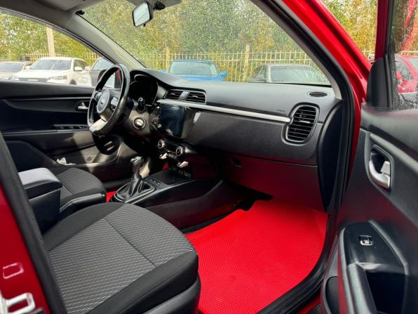 Kia Rio IV с пробегом 2018 года, цена 1 380 000 рублей, 100071 км, хэтчбек, Автокод Объявления