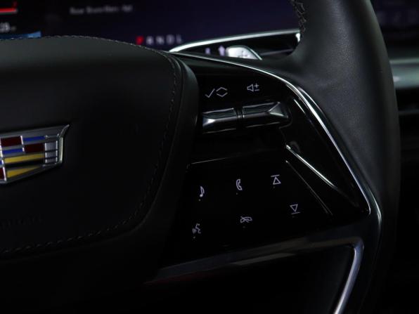 Cadillac Escalade V Рестайлинг с пробегом 2025 года, цена 16 499 000 рублей, 15448 км, внедорожник, Автокод Объявления