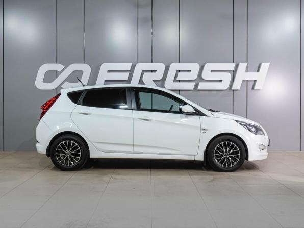 Hyundai Solaris I Рестайлинг с пробегом 2016 года, цена 954 000 рублей, 156075 км, хэтчбек, Автокод Объявления