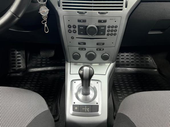 Opel Astra H Рестайлинг с пробегом 2011 года, цена 500 000 рублей, 242877 км, седан, Автокод Объявления