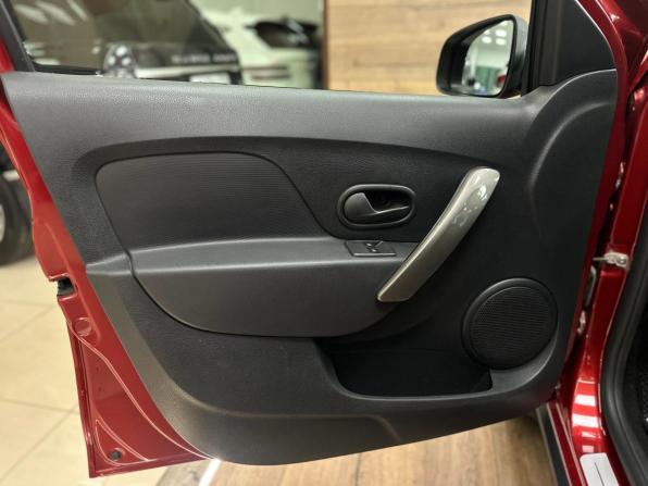 Renault Sandero II Рестайлинг с пробегом 2019 года, цена 1 390 000 рублей, 102386 км, хэтчбек, Автокод Объявления