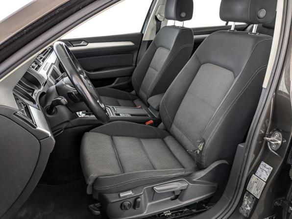 Volkswagen Passat B8 с пробегом 2017 года, цена 1 625 000 рублей, 201139 км, седан, Автокод Объявления