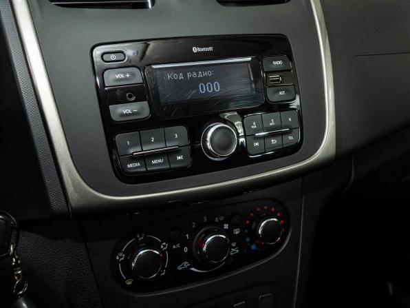 Renault Logan II Рестайлинг с пробегом 2022 года, цена 1 388 000 рублей, 37808 км, седан, Автокод Объявления