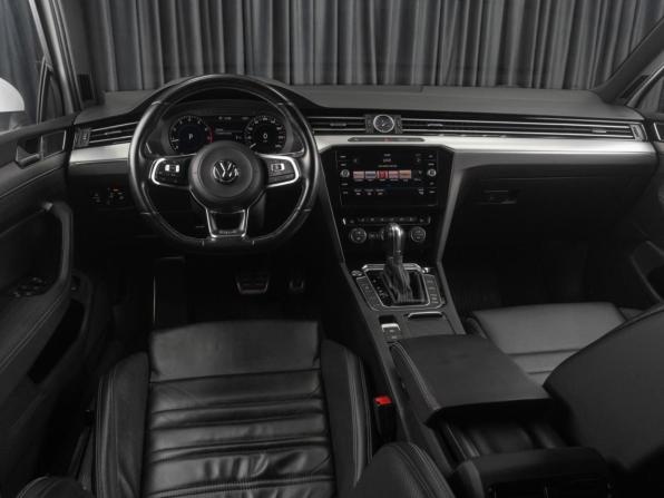Volkswagen Passat B8 с пробегом 2018 года, цена 2 389 000 рублей, 130523 км, седан, Автокод Объявления