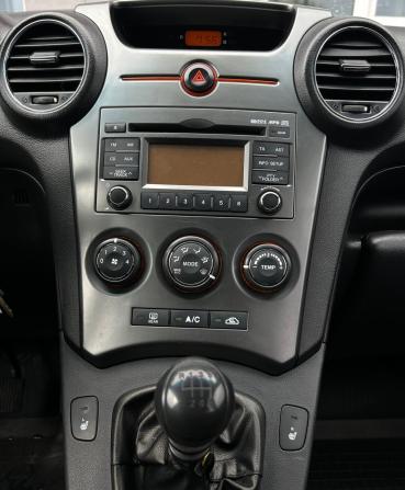 Kia Carens II (UN) с пробегом 2011 года, цена 740 000 рублей, 211660 км, минивэн, Автокод Объявления