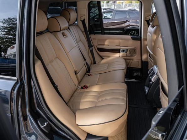 Land Rover Range Rover III Рестайлинг с пробегом 2009 года, цена 1 690 000 рублей, 391574 км, внедорожник, Автокод Объявления
