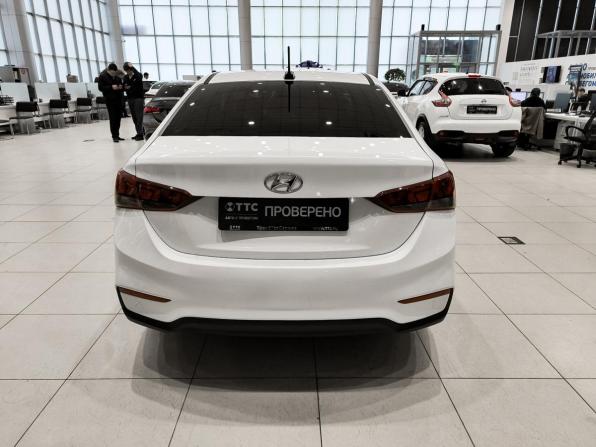Hyundai Solaris II с пробегом 2017 года, цена 880 000 рублей, 243769 км, седан, Автокод Объявления