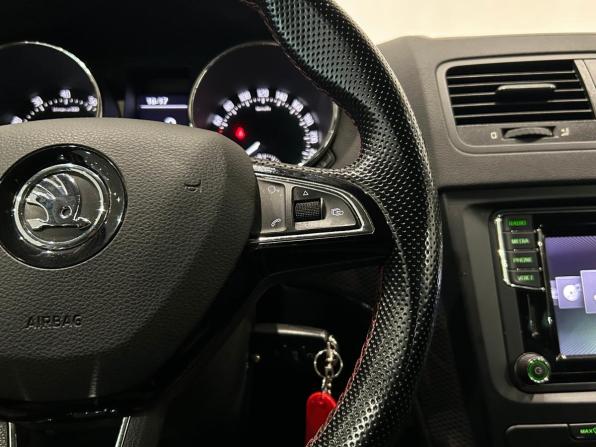 Skoda Yeti I Рестайлинг с пробегом 2017 года, цена 1 199 000 рублей, 96622 км, внедорожник, Автокод Объявления