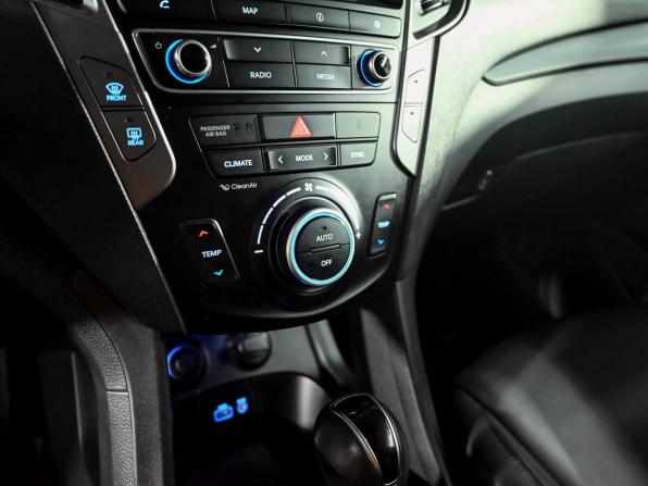 Hyundai Santa Fe III Рестайлинг с пробегом 2015 года, цена 2 000 000 рублей, 243809 км, внедорожник, Автокод Объявления