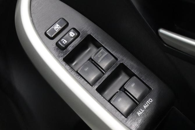 Toyota Prius III Рестайлинг (XW30) с пробегом 2013 года, цена 1 142 000 рублей, 222556 км, лифтбек, Автокод Объявления