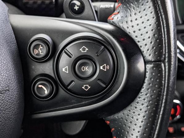 Mini Hatch III (F55/F56) Рестайлинг с пробегом 2020 года, цена 3 300 000 рублей, 84934 км, хэтчбек, Автокод Объявления