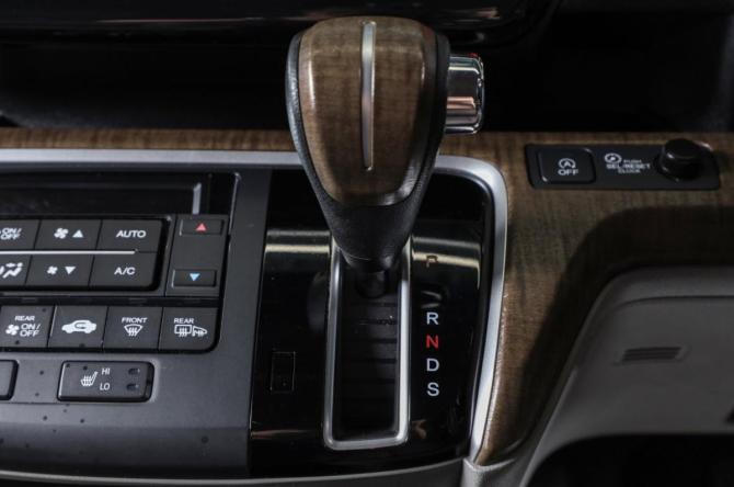 Honda Stepwgn IV с пробегом 2015 года, цена 1 749 000 рублей, 140000 км, минивэн, Автокод Объявления