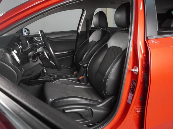 Kia Ceed III с пробегом 2018 года, цена 1 499 000 рублей, 130459 км, хэтчбек, Автокод Объявления